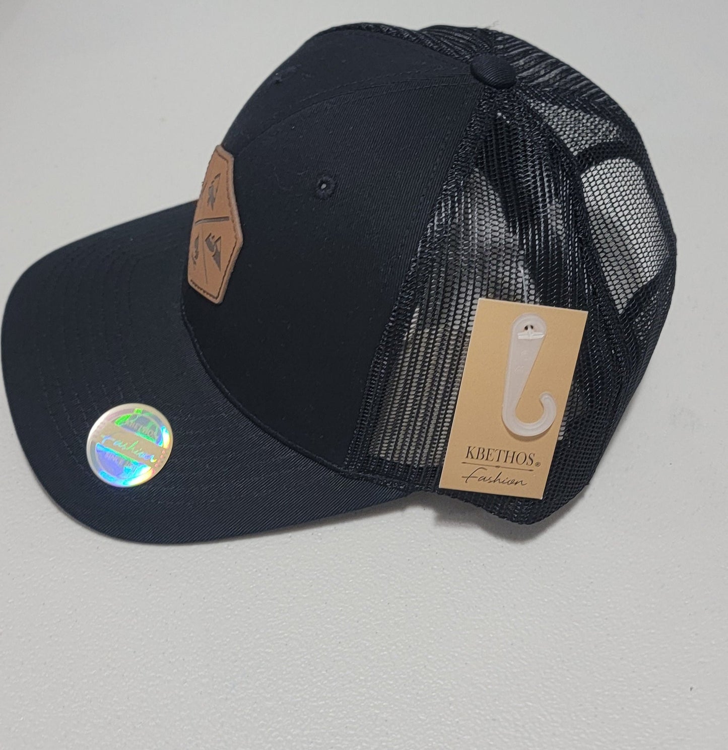Gorra Trucker Negra con Parche de Cuero – KBETHOS Fashion