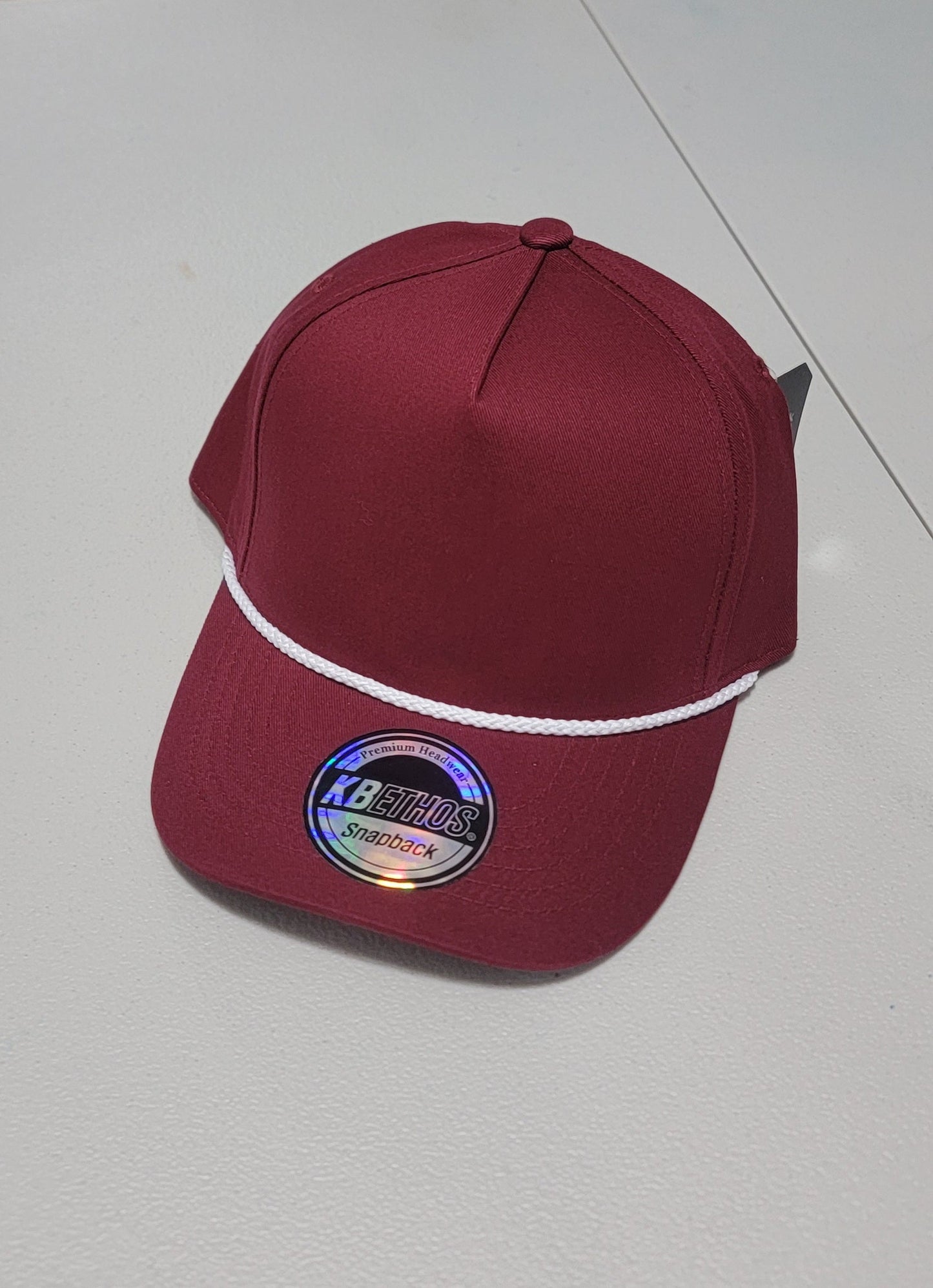 Gorra Snapback Roja con Cuerda Blanca – KBETHOS Premium