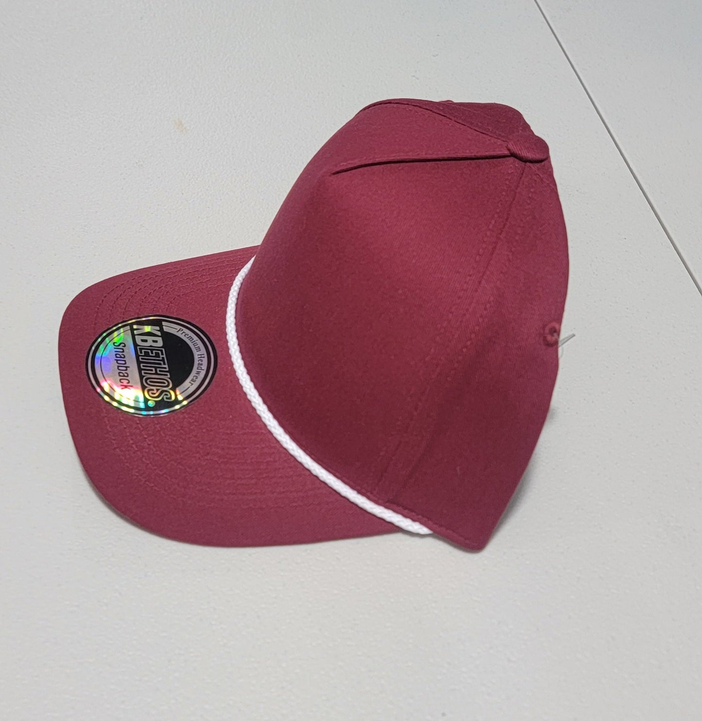 Gorra Snapback Roja con Cuerda Blanca – KBETHOS Premium