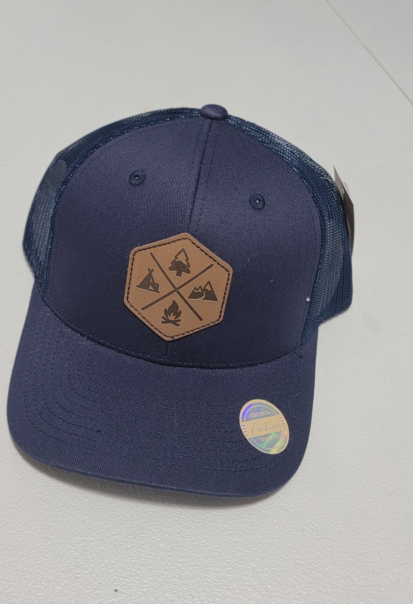 Gorra Trucker Morada con Parche Outdoor KBETHOS
